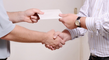 How much should I pay my accountant and what payment structure is best?