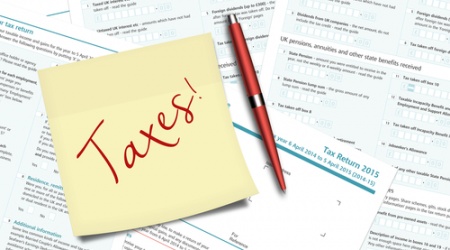 Handwritten Post-it Notes Helping HMRC Encourage Tax Avoiders to Pay Up