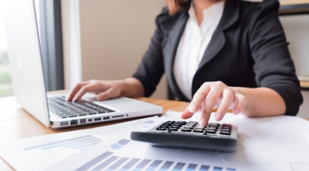 What are the benefits of hiring an accountant for your small business?
