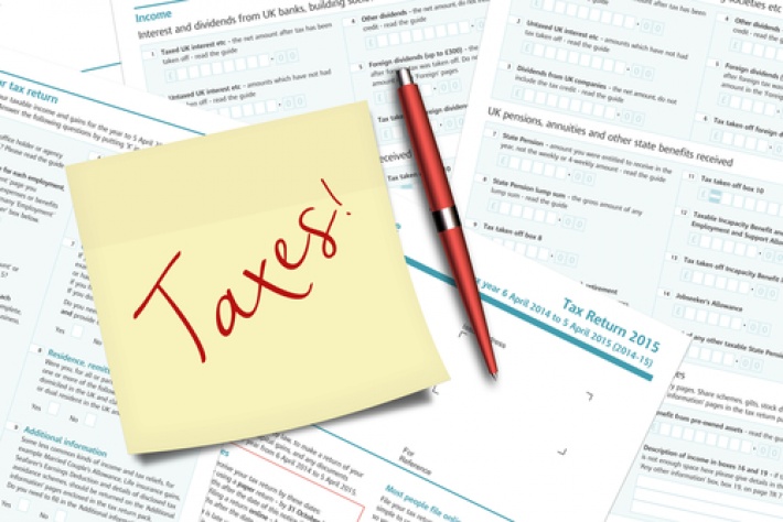 Handwritten Post-it Notes Helping HMRC Encourage Tax Avoiders to Pay Up