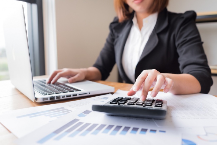 What are the benefits of hiring an accountant for your small business?